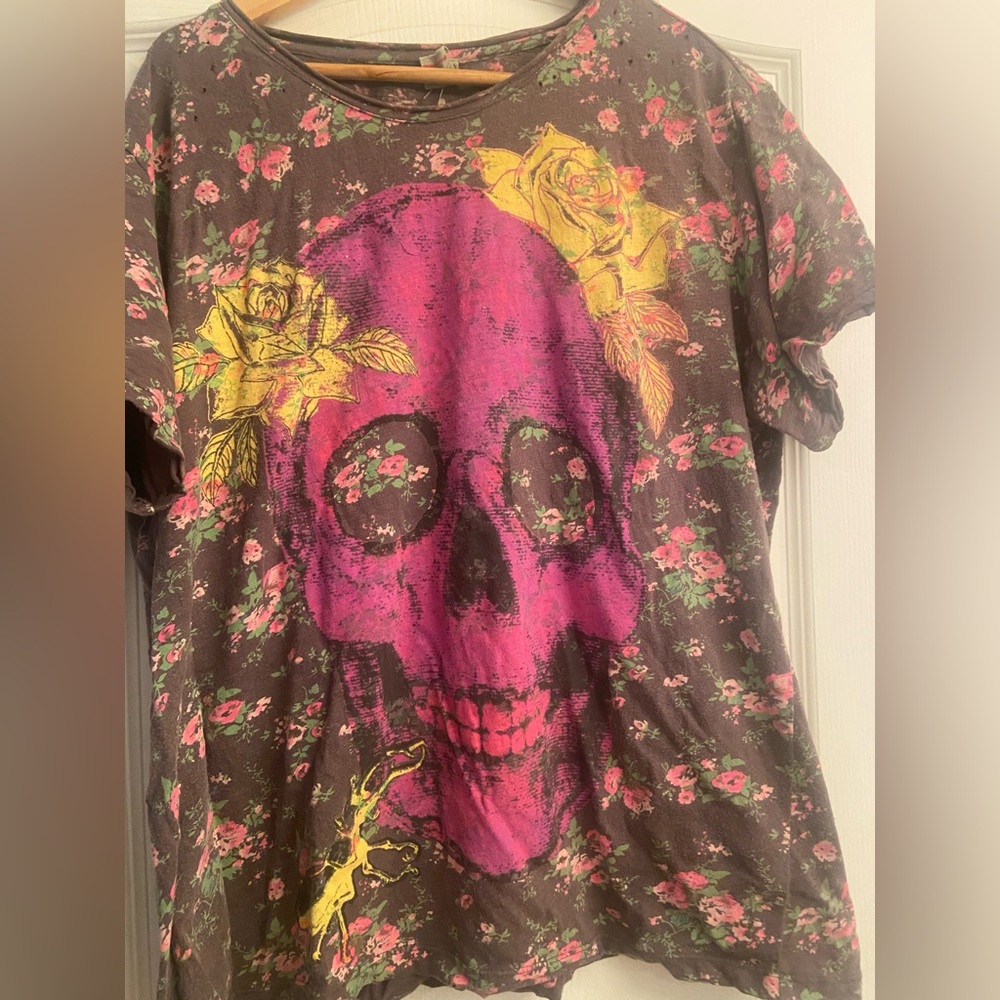 Magnolia Pearl Skull T-Shirt